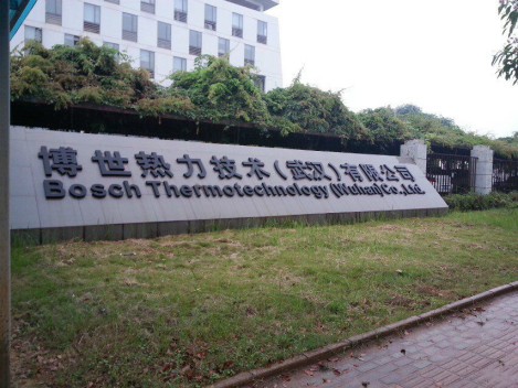 工業(yè)冷氣機(jī)帶來(lái)生產(chǎn)車間實(shí)際操作工作人員一個(gè)舒服的自然環(huán)境